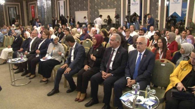 Bakan Derya Yanık: “Dijital mecraların kötü mayalayıcı etkisi olabiliyor”