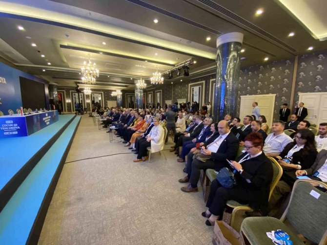 Bakan Derya Yanık: “Dijital mecraların kötü mayalayıcı etkisi olabiliyor”