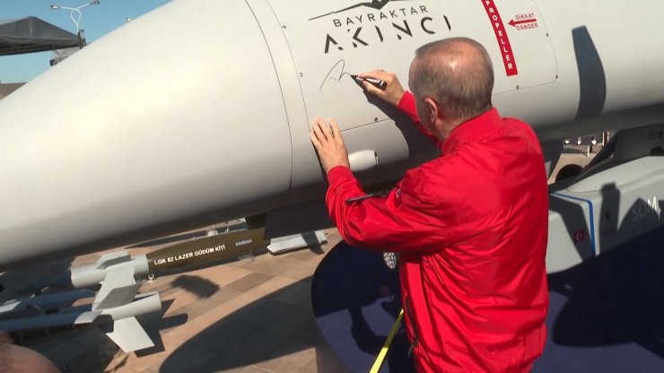Erdoğan ve Aliyev, Bayraktar Akıncı SİHA'sını imzaladı