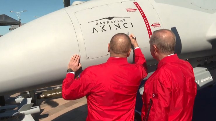 Erdoğan ve Aliyev, Bayraktar Akıncı SİHA'sını imzaladı