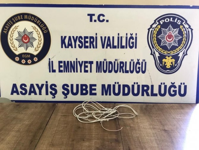 Kabloyu sökerek çaldı