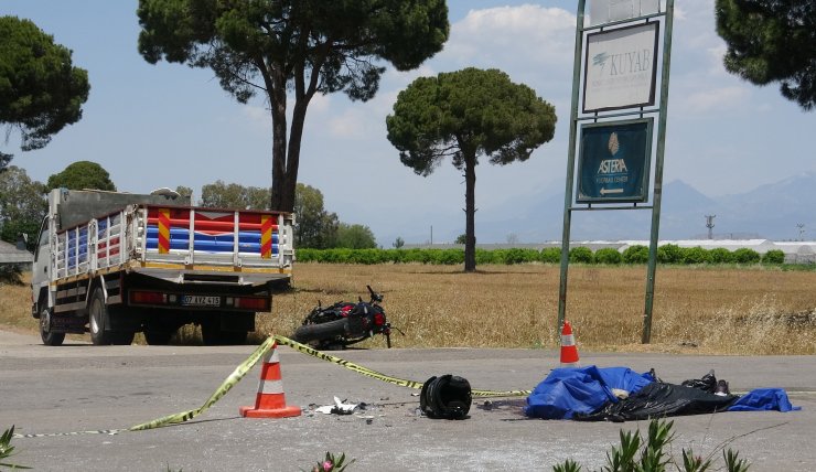 Kamyonetle çarpışan motosikletin sürücüsü öldü