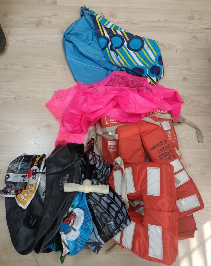 Kamyonette 19 kaçak göçmen yakalandı