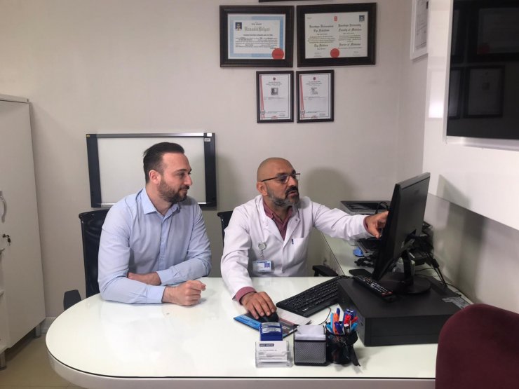 Karnında 40 santimetrelik fıtıkla yaşıyordu