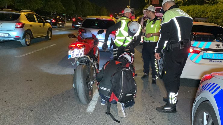 Kartal sahil yolunda araç denetimi