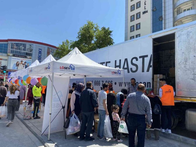 LÖSEV ’İyilik Tırı’ Niğde’de