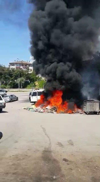 Sanayideki çöpler alev aldı, araçlar yanmaktan son anda kurtuldu
