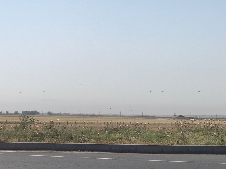 Suriye hattında yoğun helikopter hareketliliği Nusaybin'den görüntülendi