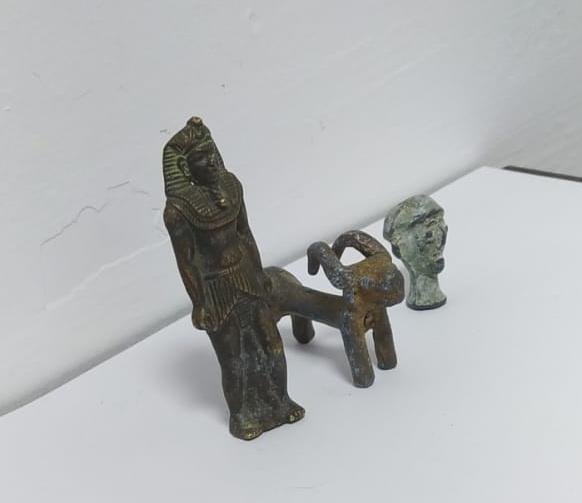 Urartu dönemine ait tarihi eserleri satmak isterken yakalandı