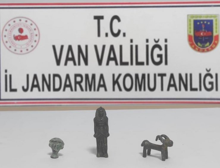 Urartu dönemine ait tarihi eserleri satmak isterken yakalandı