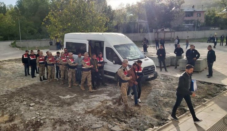 Van'da 8 göçmen kaçakçısı tutuklandı