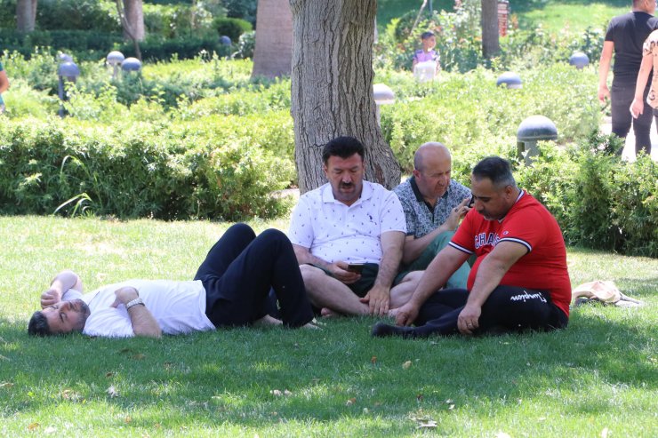 40 dereceyi bulan sıcak bunalttı