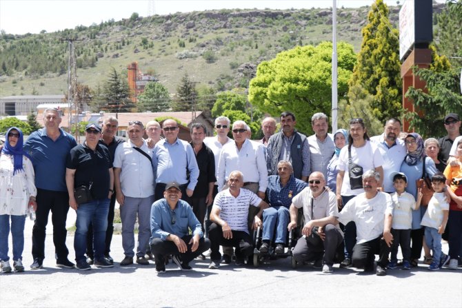 Silah arkadaşları 33 yıl sonra gaziyi ziyarete gitti