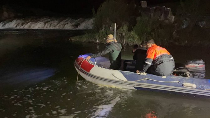 Balık tutmaya çalışırken düşen bir kişi hayatını kaybetti