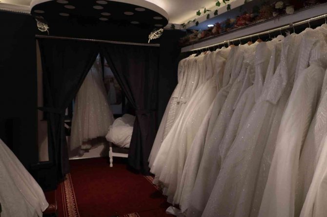 Gelinlikçilerde hareketlilik başladı