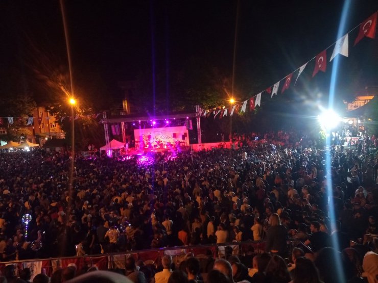 Konserde silahlı kavga: 1'i çocuk 2 yaralı