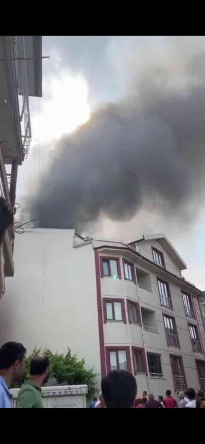 Mutfakta çıkan yangın evi kullanılamaz hale getirdi