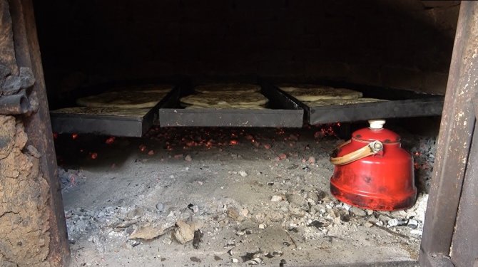 Odun ateşinde pişirdiği güdük böreği geçim kaynağı oldu