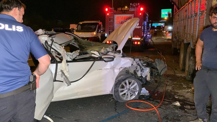 Otomobil kamyona çarptı: 1 ölü, 1 yaralı 