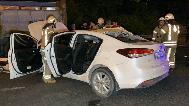 Otomobil kamyona çarptı: 1 ölü, 1 yaralı 