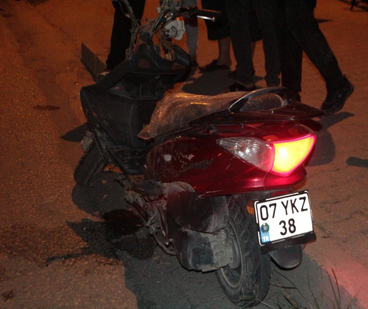 Otomobilin çarptığı motosikletli öldü, kaçan sürücü aranıyor