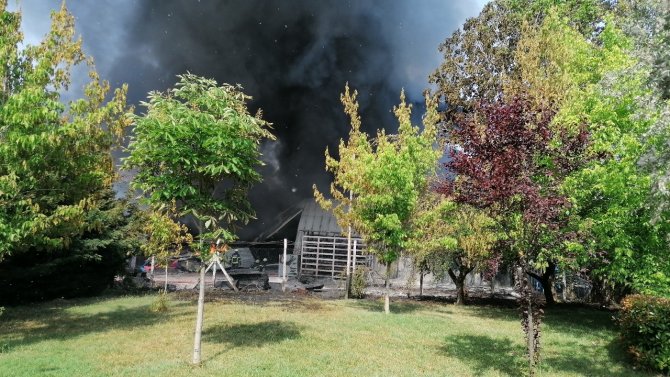 Plastik fabrikasında çıkan yangın kontrol altına alındı