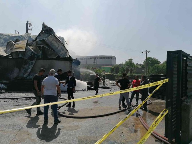Plastik fabrikasında çıkan yangın kontrol altına alındı