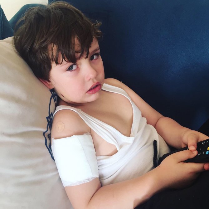 Sahipsiz köpekler 5 yaşındaki çocuğa saldırdı