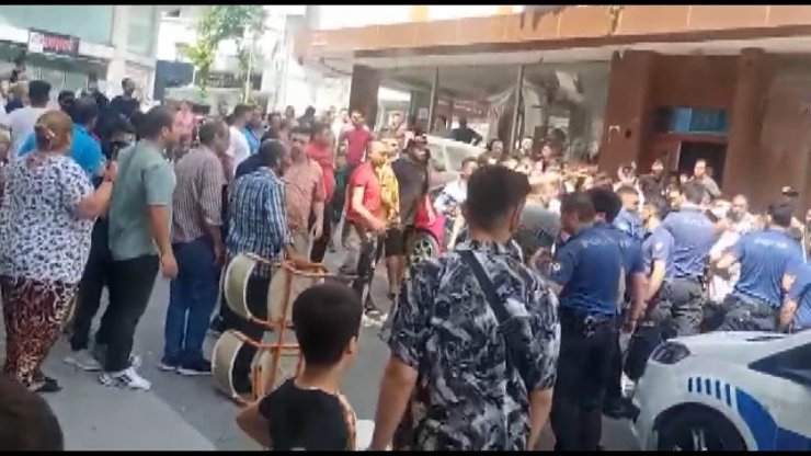 Sokakta düğün tartışmasında arbede çıktı, polis havaya ateş etti