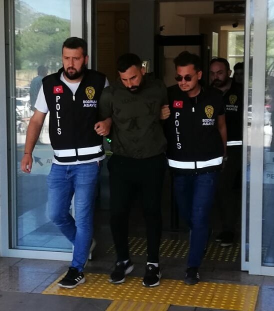 Adliye çıkışı kaçan hükümlü yakalandı