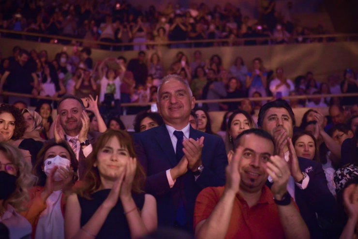 Bakan Ersoy, Buika'yı izledi