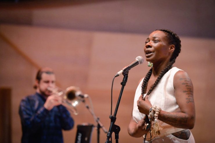 Bakan Ersoy, Buika'yı izledi