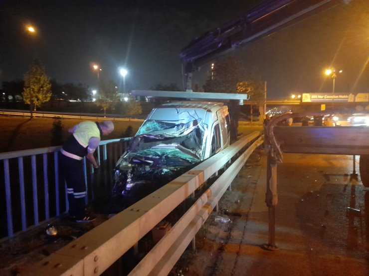 Denetim noktasından kaçan ticari araç kaza yaptı