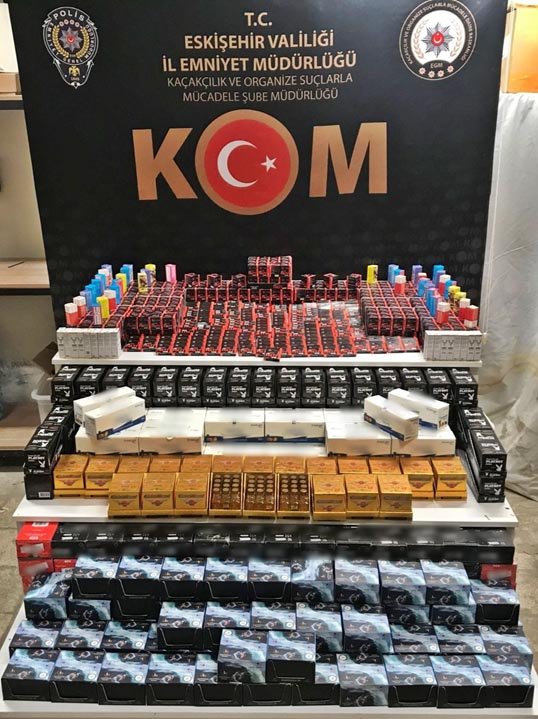 Eskişehir’de kaçak hap ve sigara ele geçirildi