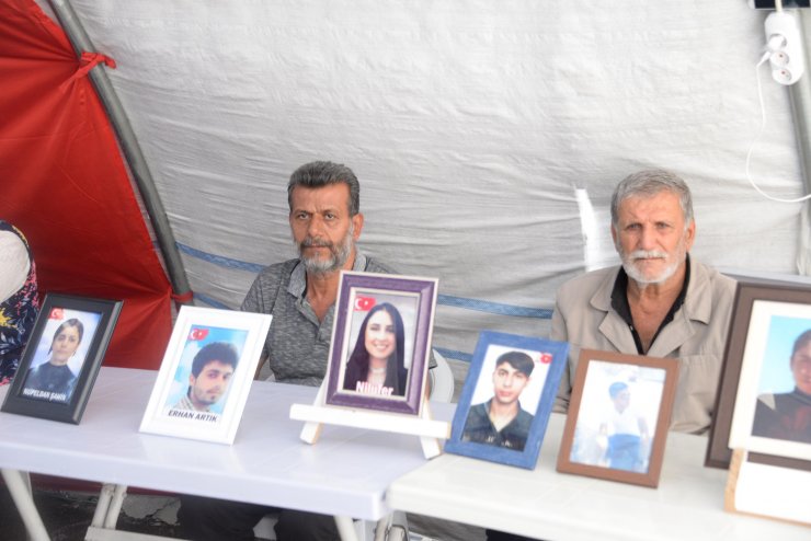 Evlat nöbetindeki anne: Çocuklarımızı almadan gitmeyeceğiz