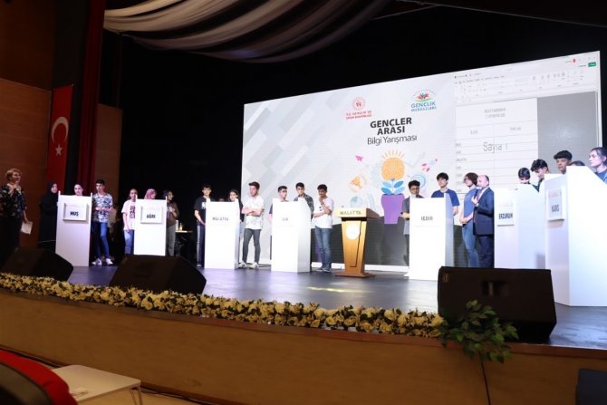 Gençler bilgide yarışıyor