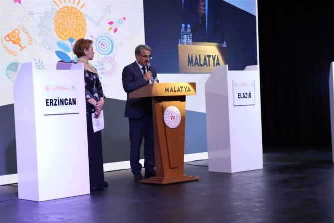 Gençler bilgide yarışıyor