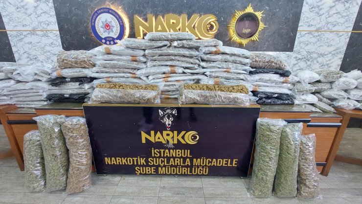 İstanbul'da 120 kilogram esrar ele geçirilen operasyonlar kamerada