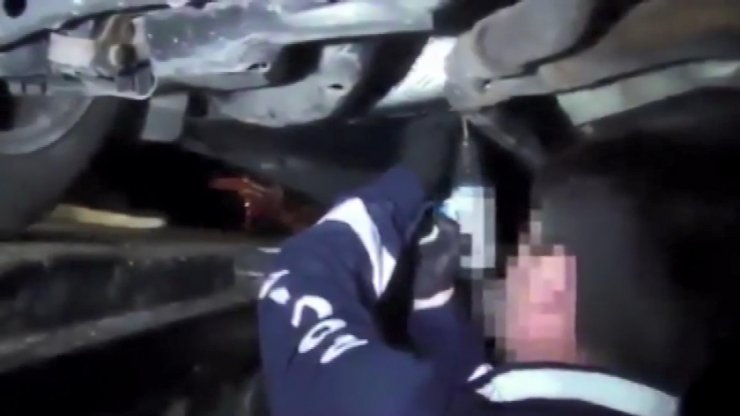 İstanbul'da 120 kilogram esrar ele geçirilen operasyonlar kamerada