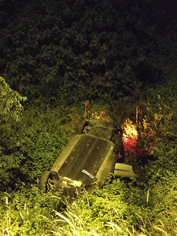 Kontrolden çıkan otomobil şarampole yuvarlandı