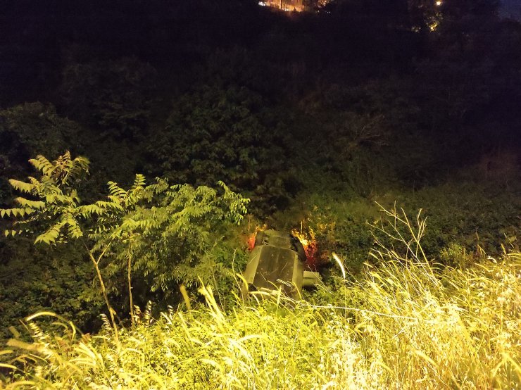 Kontrolden çıkan otomobil şarampole yuvarlandı