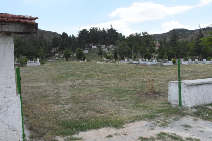 Mezarlık kapılarını çalan 2 şüpheli tutuklandı