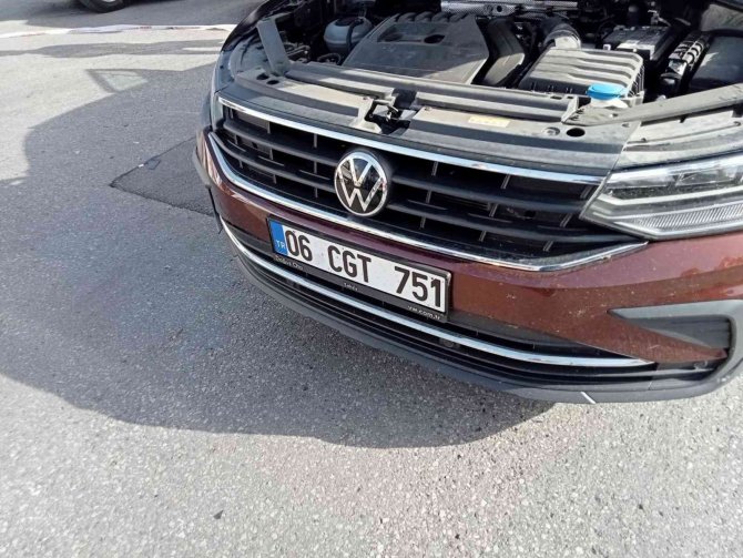 Otomobilin çarptığı dolmuş defalarca takla attı: 20 yaralı