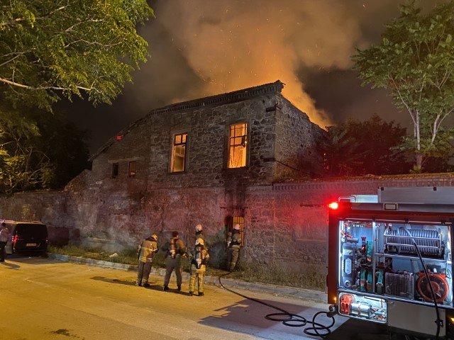 Tarihi binada 1 yıl sonra tekrar yangın çıktı 