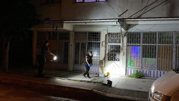 Tartıştığı eşini darbedip, ikinci kat penceresinden attı