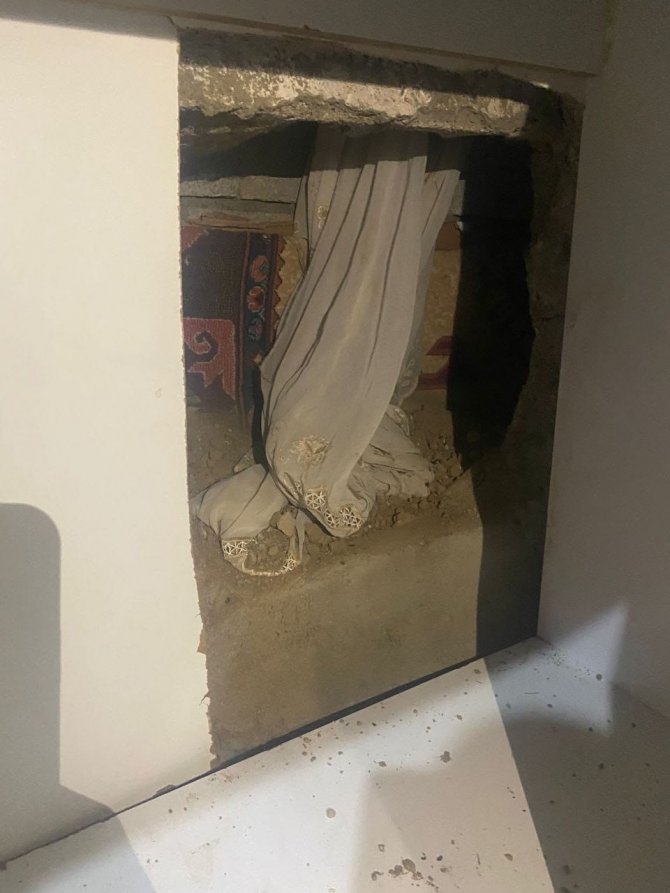 Uyuşturucudan 7 yıldır aranıyordu, evinin gizli bölmesinde yakalandı