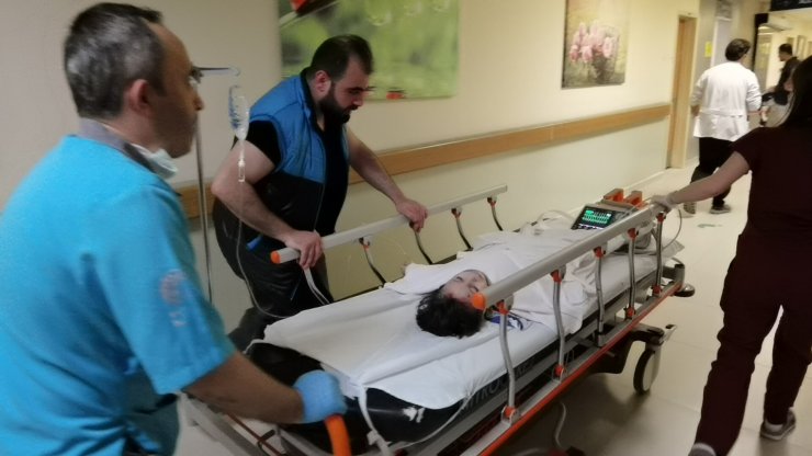 5’inci kattan düşen Suriyeli Omar, hayati tehlikesi geçti