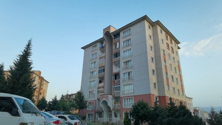 5’inci kattan düşen Suriyeli Omar, hayati tehlikesi geçti