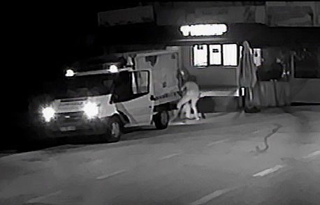 Arkadaşını başına piknik tüpüyle vurarak ağır yaraladı