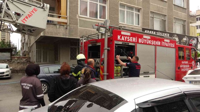 Balkondaki mangal keyfi ekipleri harekete geçirdi